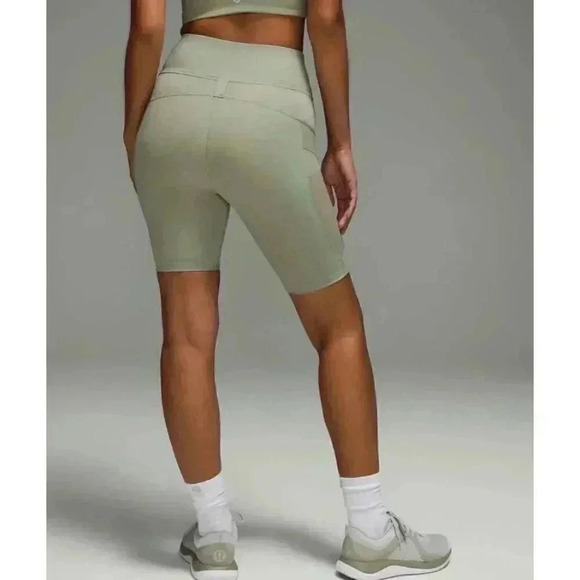 Lululemon Women's Cargo SHR Hiking Shorts 8" 2 Laurel Green LRLG Carabiner Loop - Picture 7 of 11